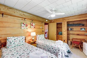 Mars Hill Cabin w/ Pool Table ~ 2 Mi to Wolf Ridge