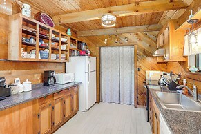 Mars Hill Cabin w/ Pool Table ~ 2 Mi to Wolf Ridge