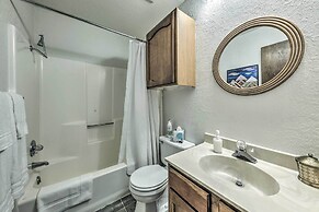 Rustic Ruidoso Retreat Near Shops & Mountains!