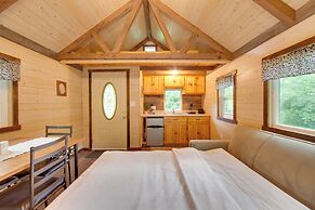 Tranquil Creekside Cabin in Dutch Country!