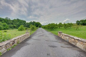 Tranquil Creekside Cabin in Dutch Country!