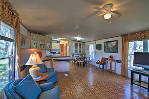 Quiet Utopia Cabin w/ Deck & Mountain Views!