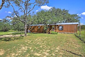 Quiet Utopia Cabin w/ Deck & Mountain Views!