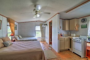 Quiet Utopia Cabin w/ Deck & Mountain Views!