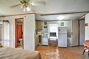 Quiet Utopia Cabin w/ Deck & Mountain Views!