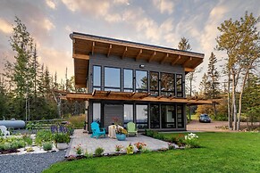 Waterfront Cabin on Lake Superior w/ Fire Pit