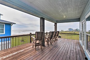 Steps to Shore: Crystal Beach Retreat w/ Deck!