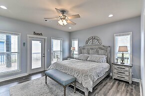 Steps to Shore: Crystal Beach Retreat w/ Deck!