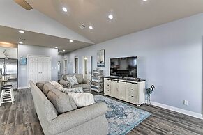 Steps to Shore: Crystal Beach Retreat w/ Deck!