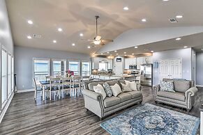 Steps to Shore: Crystal Beach Retreat w/ Deck!