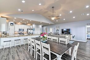 Steps to Shore: Crystal Beach Retreat w/ Deck!