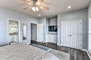 Steps to Shore: Crystal Beach Retreat w/ Deck!