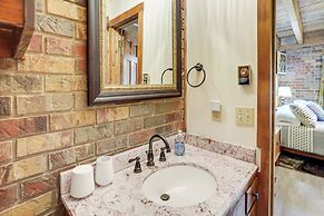 Treehouse-style Cabin, 1 Mi to Massanutten Resort