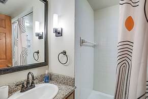 Treehouse-style Cabin, 1 Mi to Massanutten Resort