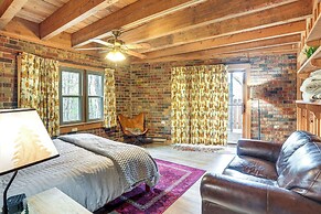 Treehouse-style Cabin, 1 Mi to Massanutten Resort