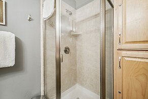 On-site Skiing: Truckee Studio w/ Balcony