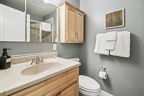 On-site Skiing: Truckee Studio w/ Balcony