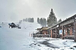 On-site Skiing: Truckee Studio w/ Balcony