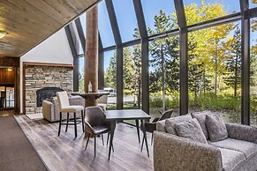 On-site Skiing: Truckee Studio w/ Balcony