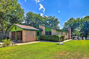 Vibrant Kingsland Retreat w/ Waterfront Views