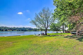 Vibrant Kingsland Retreat w/ Waterfront Views