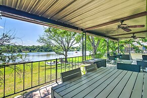 Vibrant Kingsland Retreat w/ Waterfront Views