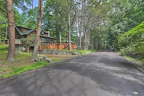 Steps to Lake: Tafton Cottage w/ Fire Pit & Grill