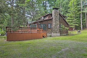 Steps to Lake: Tafton Cottage w/ Fire Pit & Grill