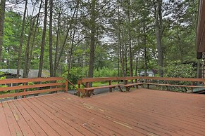 Steps to Lake: Tafton Cottage w/ Fire Pit & Grill