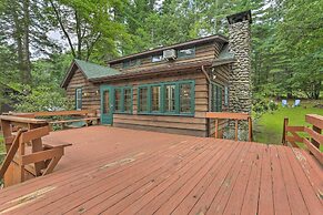 Steps to Lake: Tafton Cottage w/ Fire Pit & Grill