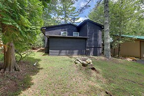 In Golf Community w/ Pool Access: Newland Cabin