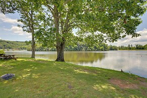 In Golf Community w/ Pool Access: Newland Cabin