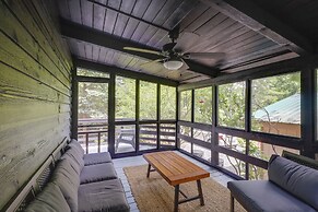 In Golf Community w/ Pool Access: Newland Cabin