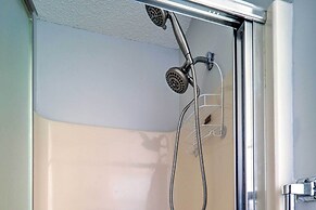 In Golf Community w/ Pool Access: Newland Cabin