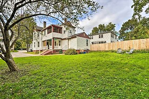 Updated Vintage Apartment < 1/2 Mi to Main St