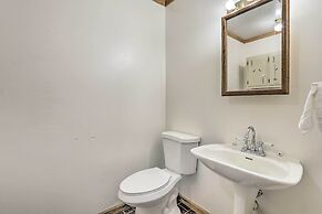 5-acre Vacation Home w/ Woods & Hiking Ground