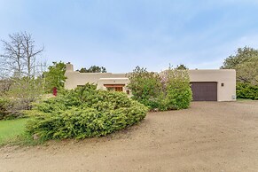 Arroyo Seco Adobe w/ Hot Tub Near Taos Ski Valley!