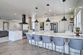 Beautiful Hemet Home: Large Patio & Mtn Views!