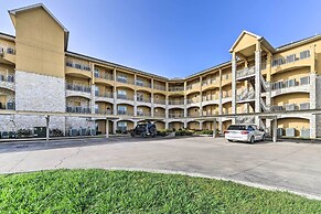 Lakefront Corsicana Condo: Pool & Private Balcony!