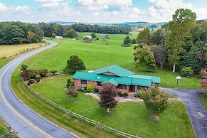 Blue Ridge Parkway House w/ Mountain Scenery!