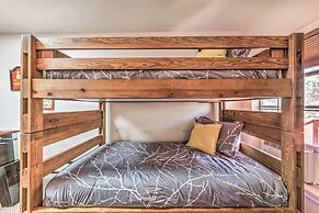 Dog-friendly Alto Escape w/ Hot Tub + Foosball!