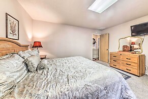 Dog-friendly Alto Escape w/ Hot Tub + Foosball!