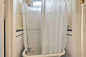 Bright Apartment 3 Mi to Downtown Birmingham!