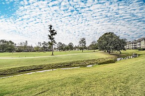 Calabash Condo w/ Patio + Golf Course Views!