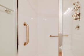 Calabash Condo w/ Patio + Golf Course Views!