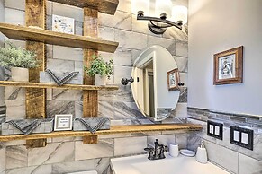 Charming Murphy Escape w/ Fire Pit & Hot Tub!