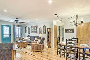 Charming Murphy Escape w/ Fire Pit & Hot Tub!