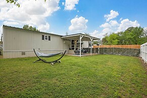 Near Water: Lake Dallas Home w/ Furnished Patio!