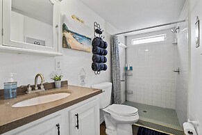 Near Water: Lake Dallas Home w/ Furnished Patio!