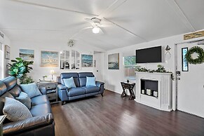 Near Water: Lake Dallas Home w/ Furnished Patio!
